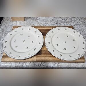 Charming Bee Motif Cream Dinner Plates